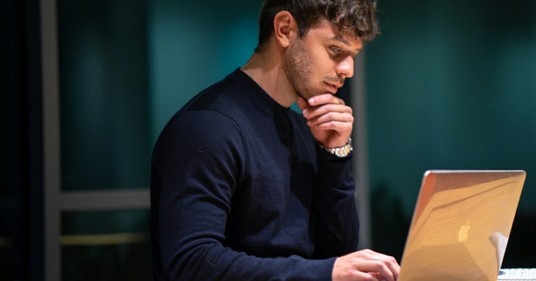 7 Silent Habits Slowing Your Salary Growth After 30 (and What to Do Instead)